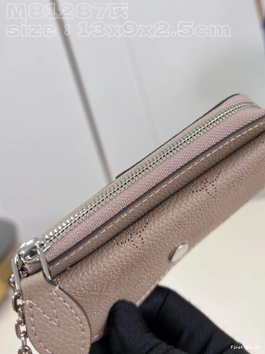 First bag CARD LOUIS RECTO VERSO VUITTON HOLDER 0727